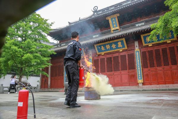 重庆月泡群(抚顺县),重庆江北月亮湾洗浴